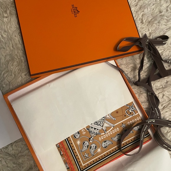 Hermes chorus stellarum bandana 💯 authentic - Picture 8 of 8